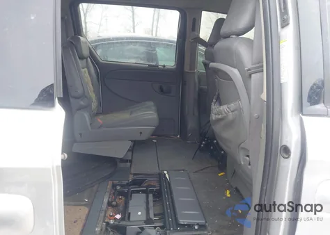 2005 Chrysler Town & Country Touring from USA, damaged, VIN 2C4GP54L15R204301